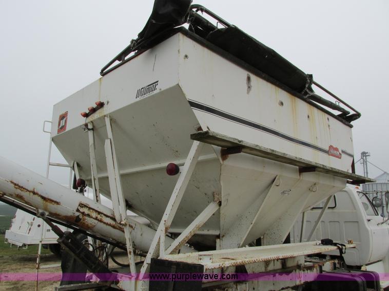 image for item I4248 Truck fertilizer tender box