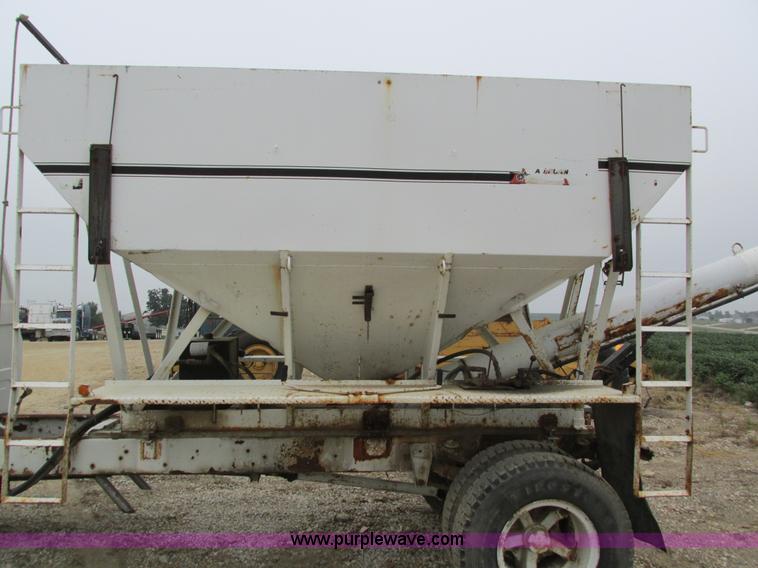image for item I4248 Truck fertilizer tender box