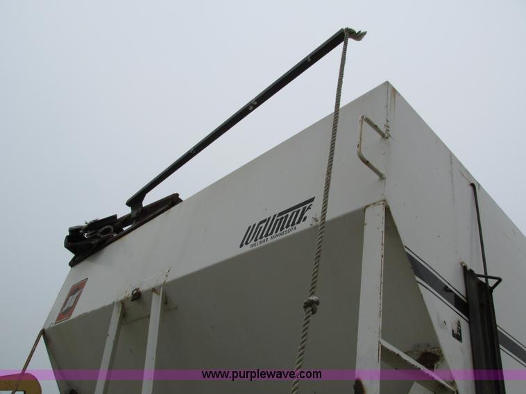 image for item I4248 Truck fertilizer tender box