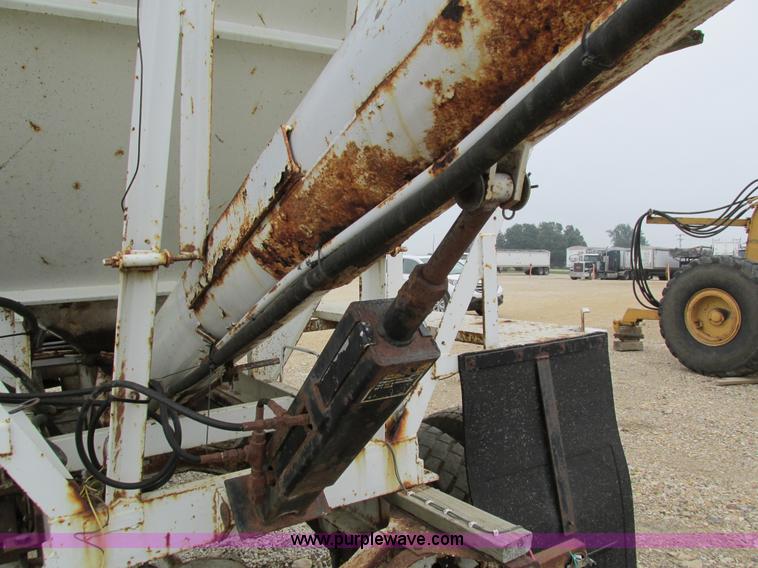 image for item I4248 Truck fertilizer tender box