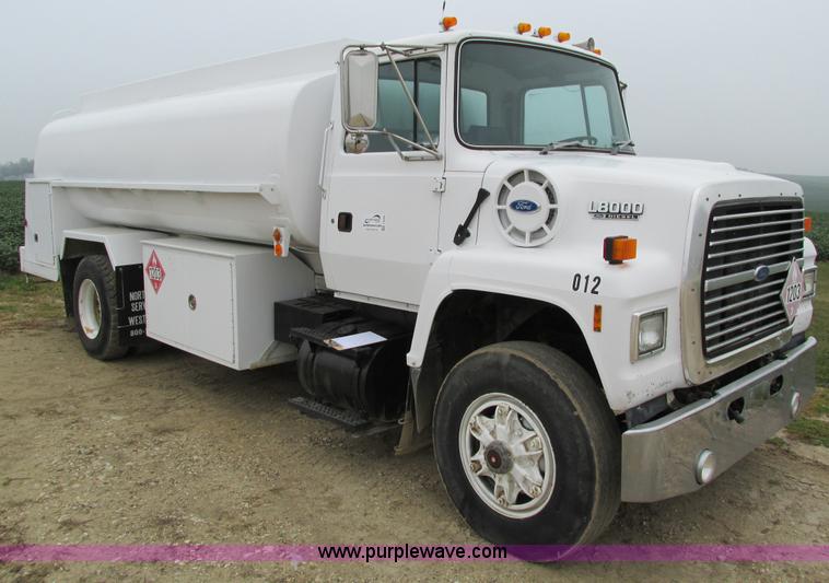 image for item I4249 1994 Ford LN8000 fuel truck
