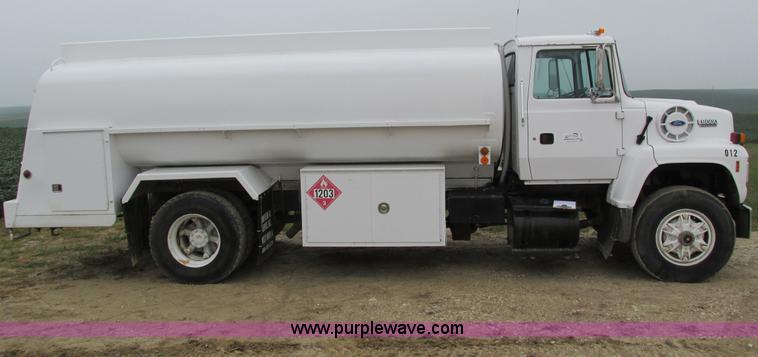 image for item I4249 1994 Ford LN8000 fuel truck