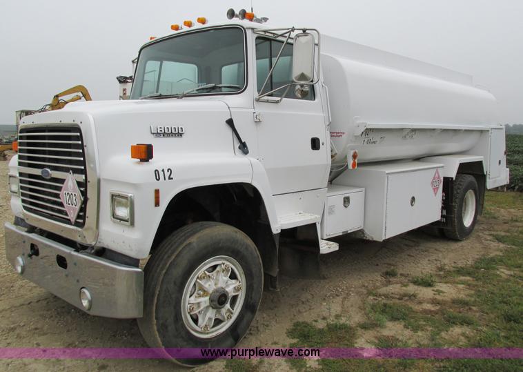 image for item I4249 1994 Ford LN8000 fuel truck