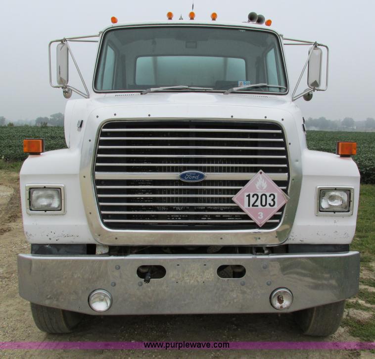 image for item I4249 1994 Ford LN8000 fuel truck