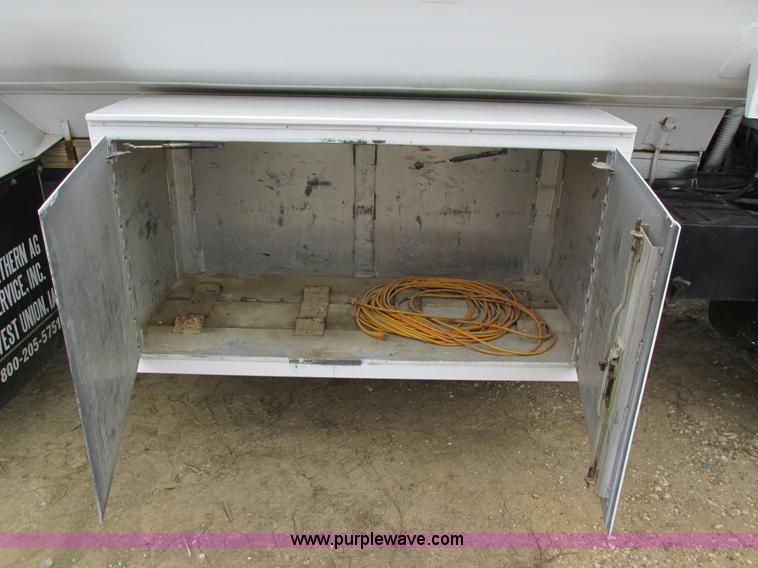 image for item I4249 1994 Ford LN8000 fuel truck