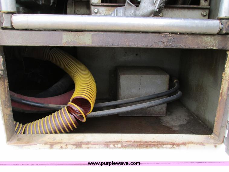 image for item I4249 1994 Ford LN8000 fuel truck