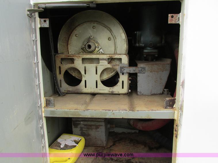 image for item I4249 1994 Ford LN8000 fuel truck