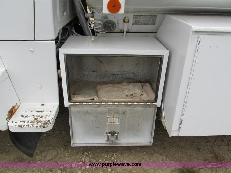 image for item I4249 1994 Ford LN8000 fuel truck