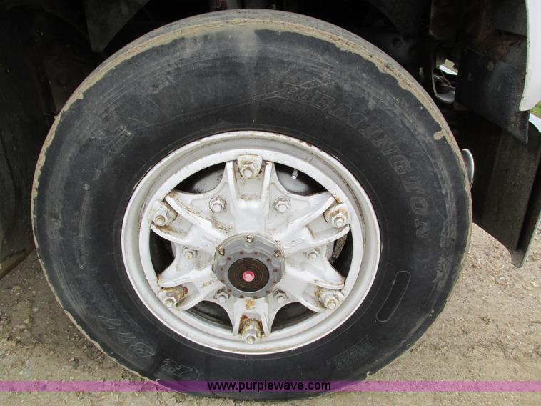 image for item I4249 1994 Ford LN8000 fuel truck