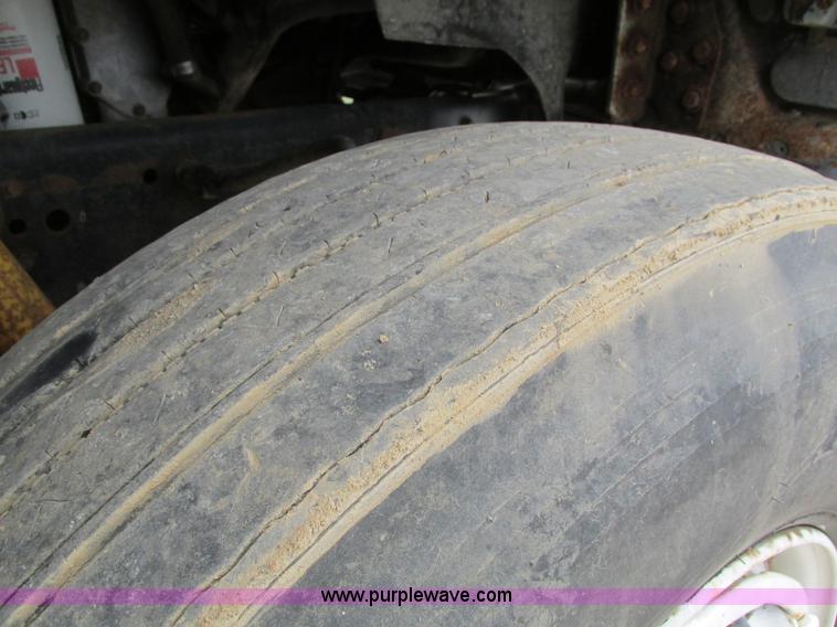 image for item I4249 1994 Ford LN8000 fuel truck