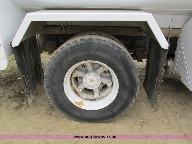 image for item I4249 1994 Ford LN8000 fuel truck