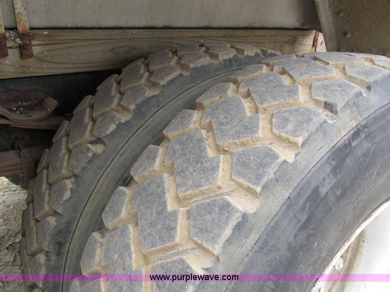 image for item I4249 1994 Ford LN8000 fuel truck