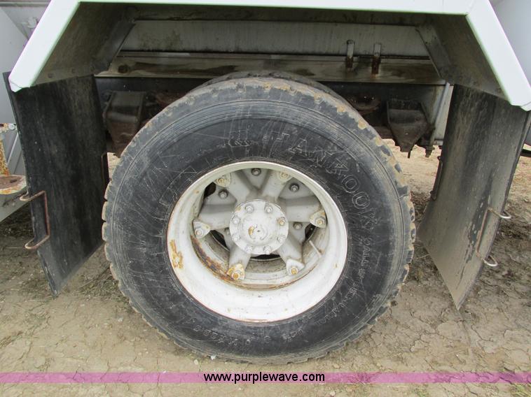 image for item I4249 1994 Ford LN8000 fuel truck