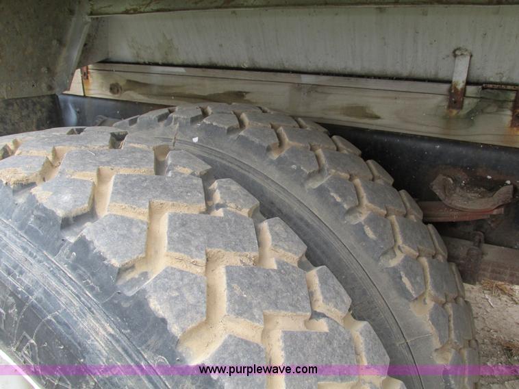 image for item I4249 1994 Ford LN8000 fuel truck