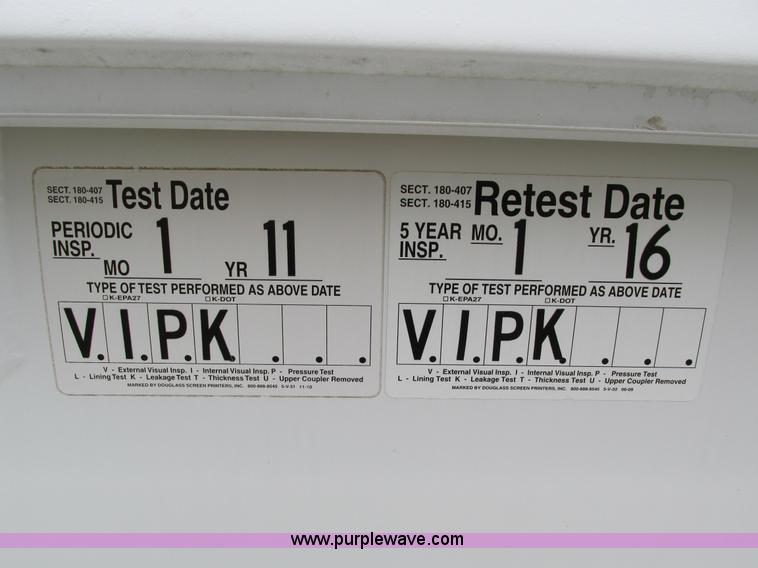 image for item I4249 1994 Ford LN8000 fuel truck