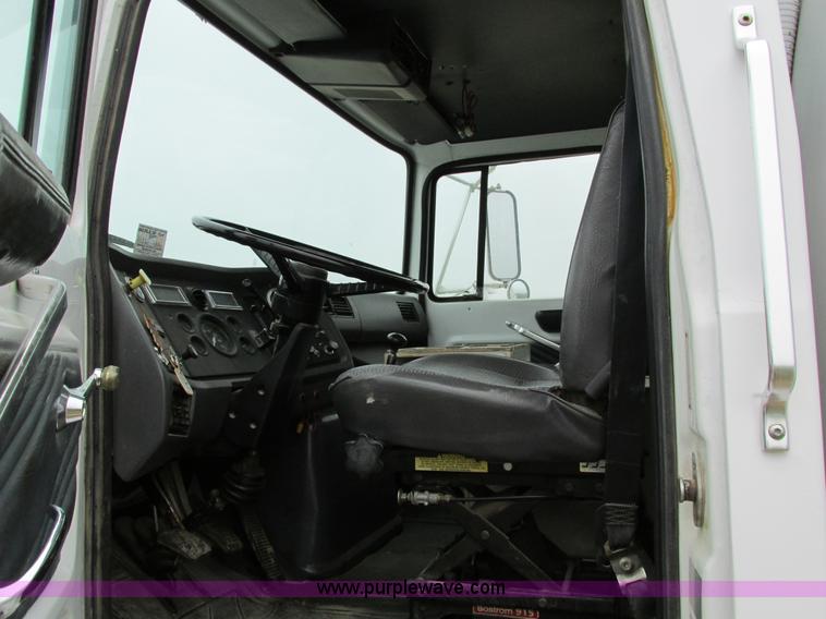 image for item I4249 1994 Ford LN8000 fuel truck