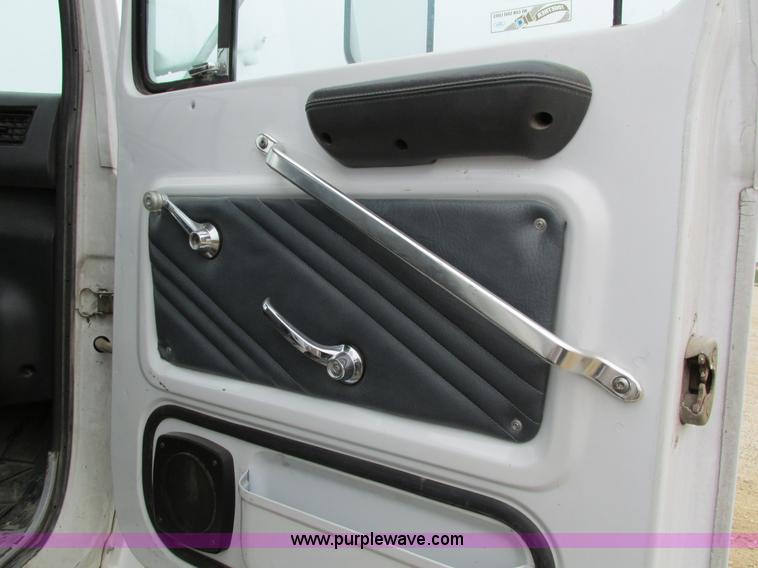 image for item I4249 1994 Ford LN8000 fuel truck