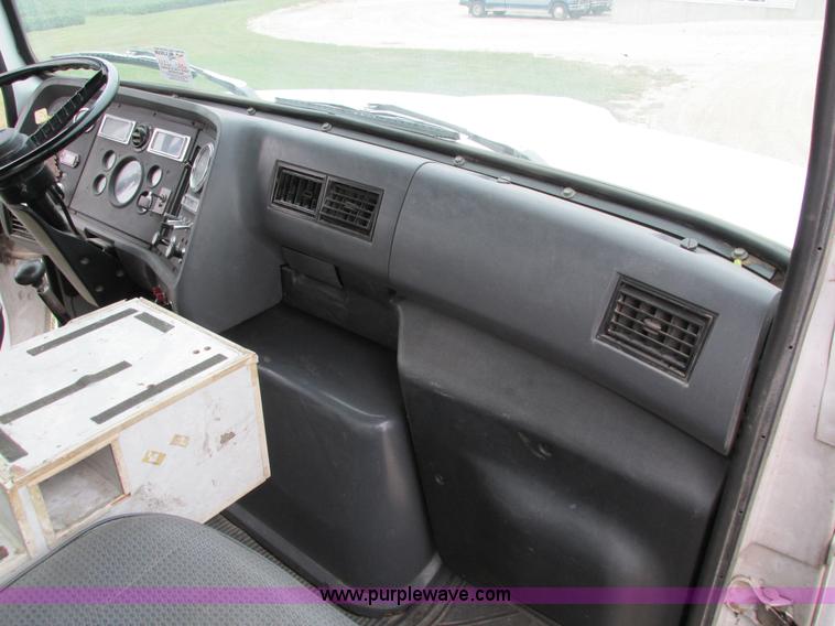 image for item I4249 1994 Ford LN8000 fuel truck