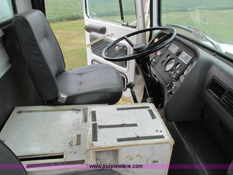 image for item I4249 1994 Ford LN8000 fuel truck