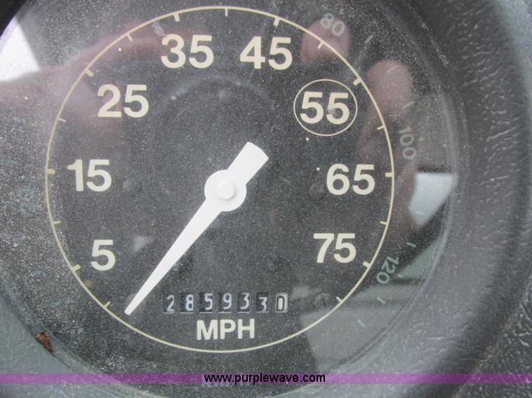 image for item I4249 1994 Ford LN8000 fuel truck