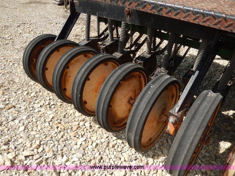 image for item I4331 Great Plains 450881-DDR 30' folding drill