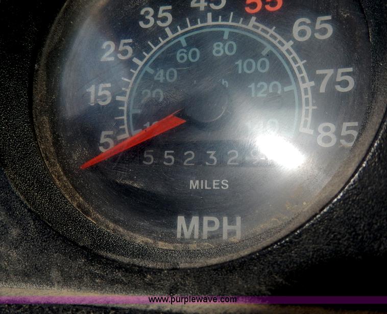image for item I4356 1988 International 8300 semi truck