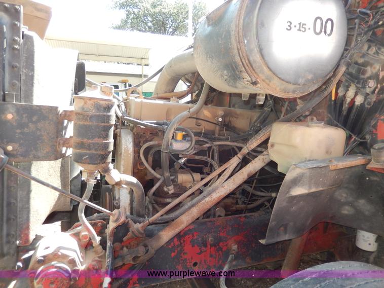 image for item I4356 1988 International 8300 semi truck