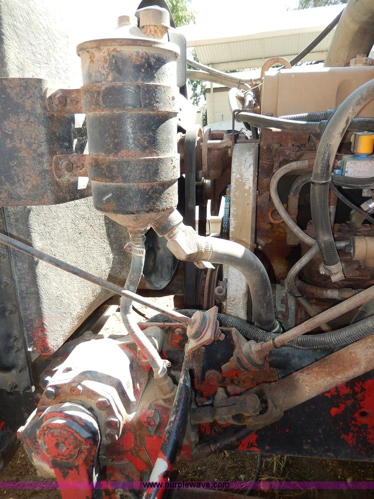 image for item I4356 1988 International 8300 semi truck