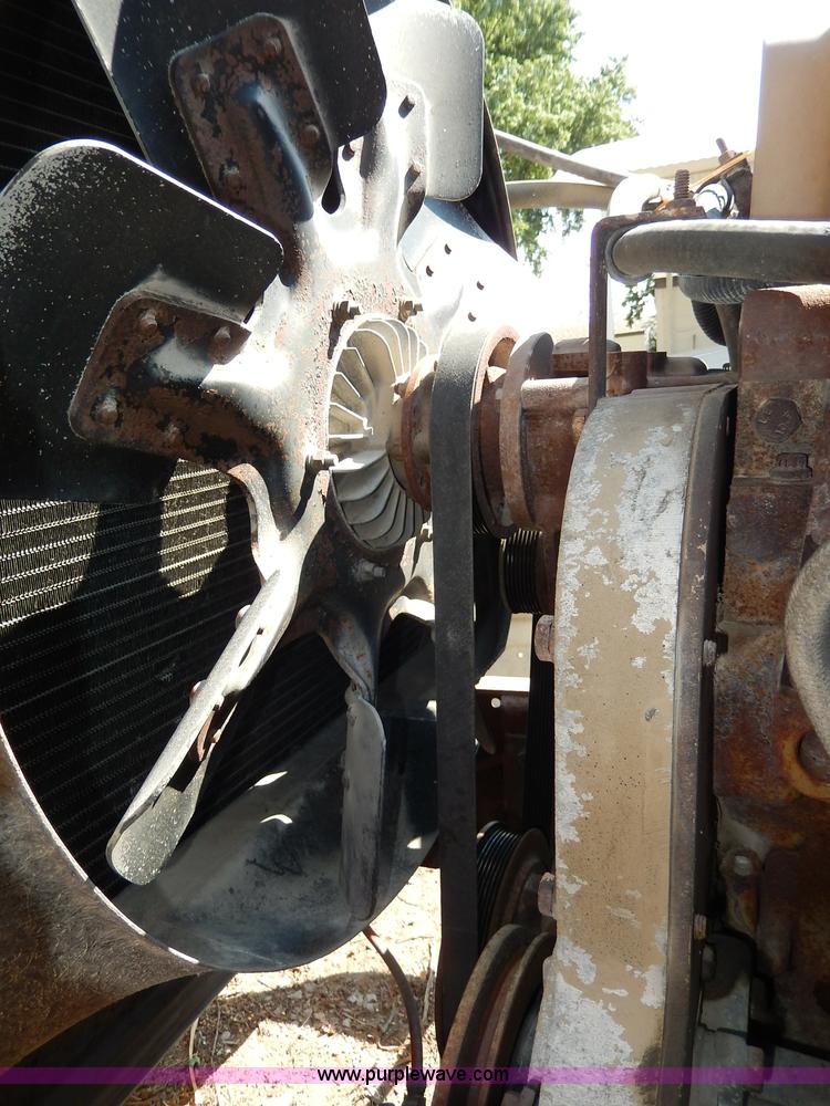 image for item I4356 1988 International 8300 semi truck