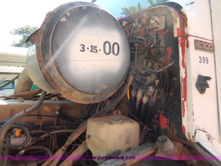 image for item I4356 1988 International 8300 semi truck