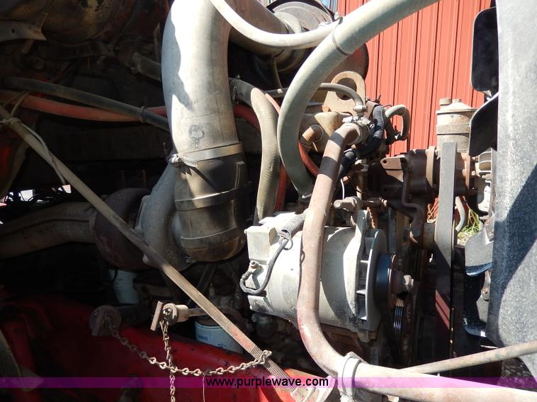 image for item I4356 1988 International 8300 semi truck