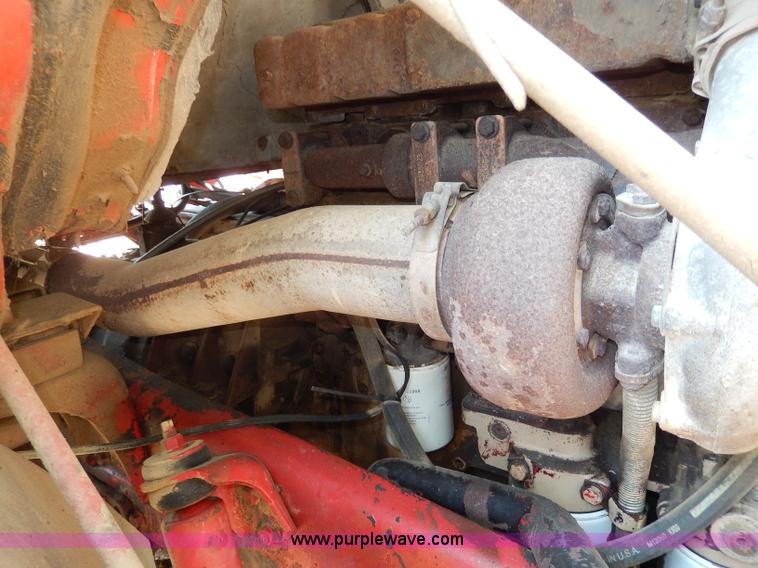 image for item I4356 1988 International 8300 semi truck
