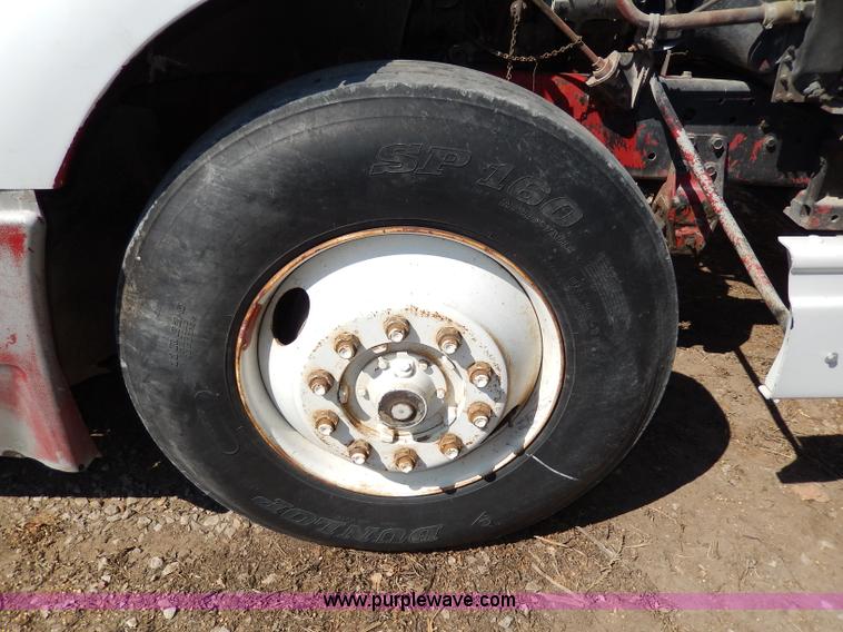 image for item I4356 1988 International 8300 semi truck