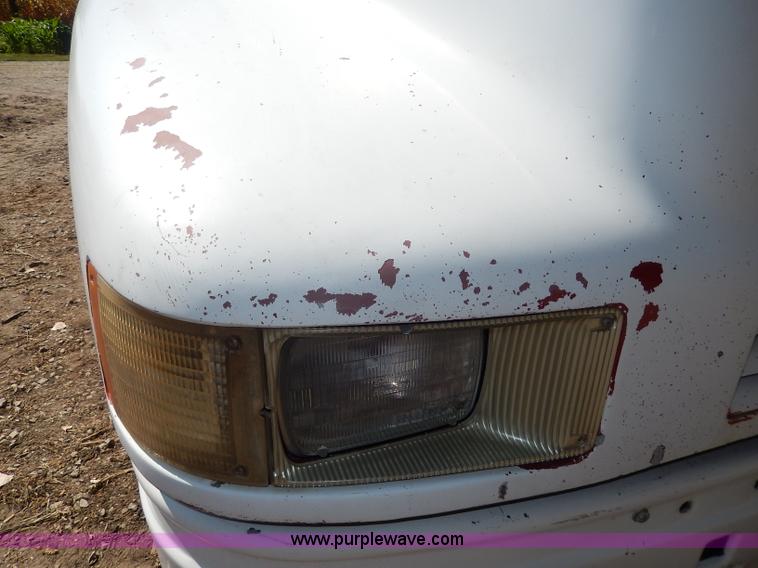 image for item I4356 1988 International 8300 semi truck