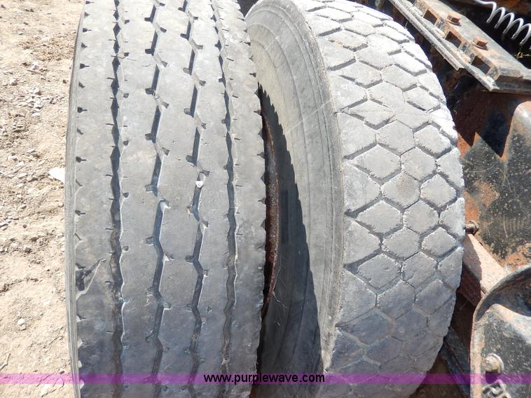 image for item I4356 1988 International 8300 semi truck