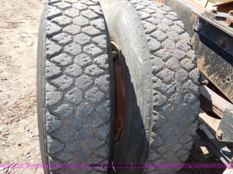 image for item I4356 1988 International 8300 semi truck