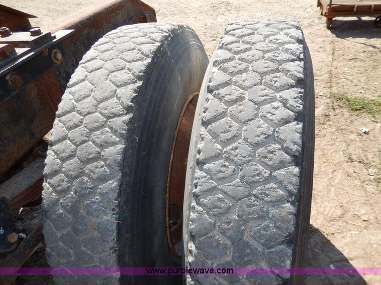 image for item I4356 1988 International 8300 semi truck