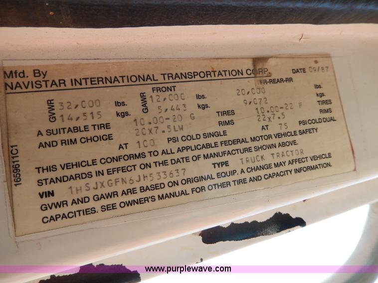 image for item I4356 1988 International 8300 semi truck
