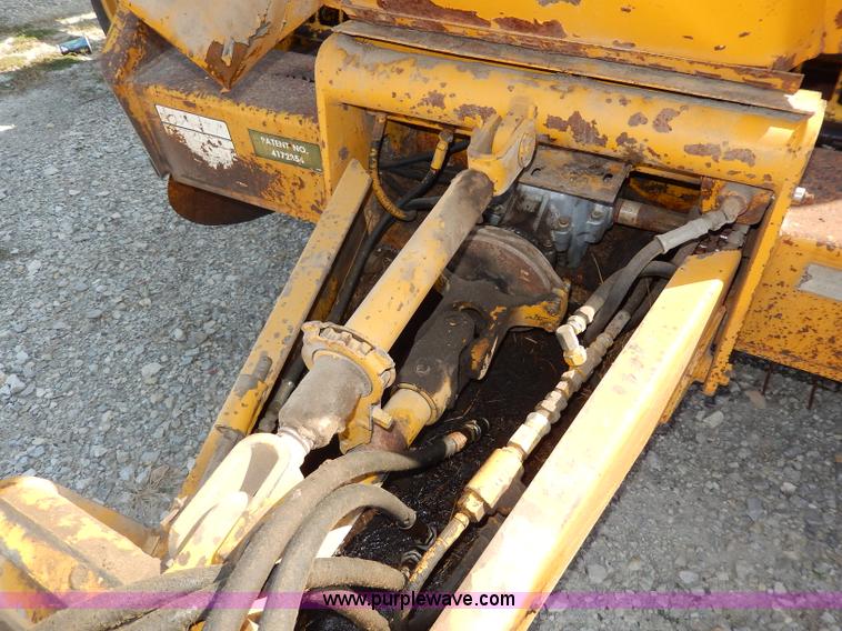 image for item I4363 Vermeer 605F round baler