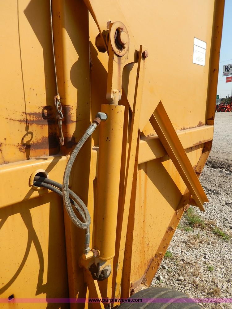 image for item I4363 Vermeer 605F round baler