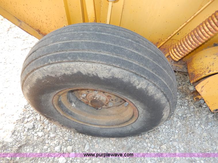 image for item I4363 Vermeer 605F round baler