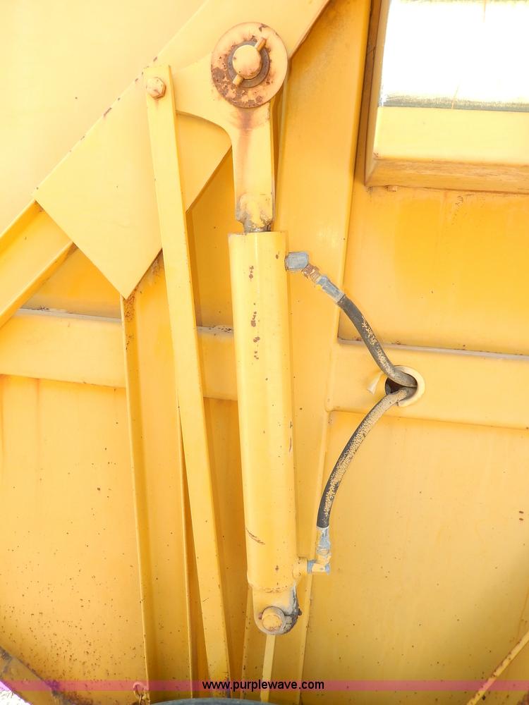 image for item I4363 Vermeer 605F round baler