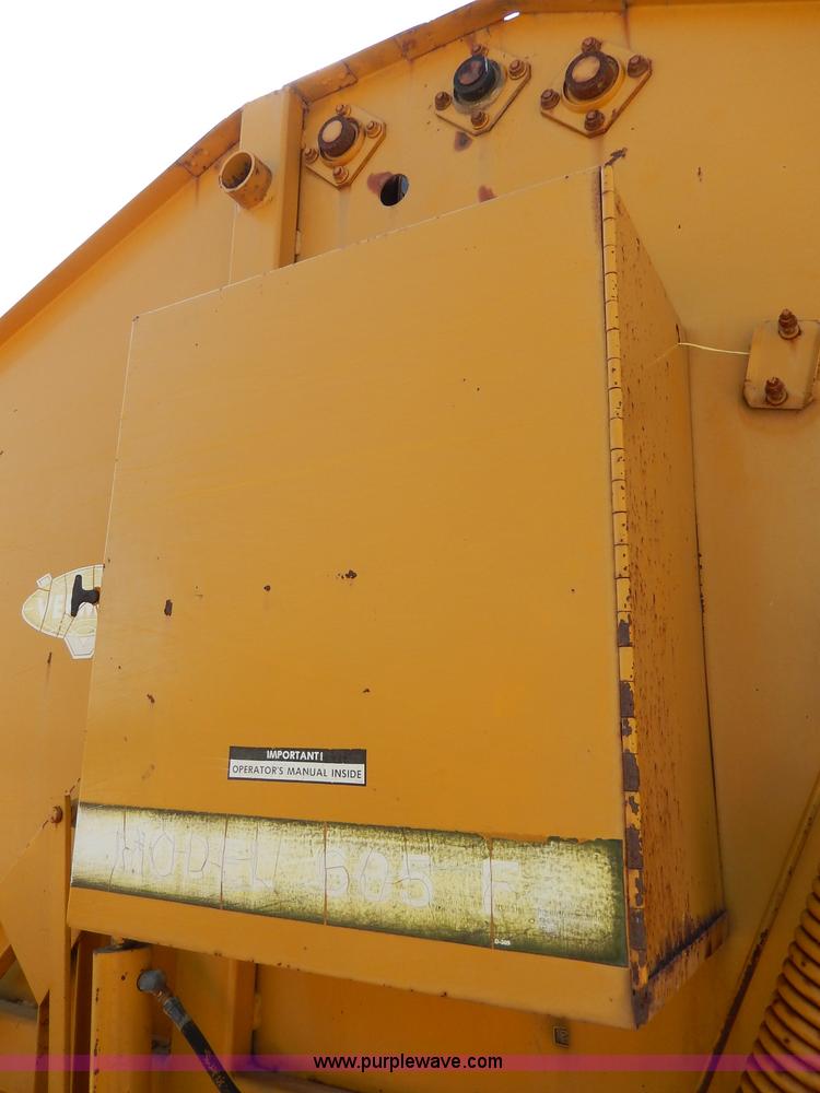 image for item I4363 Vermeer 605F round baler