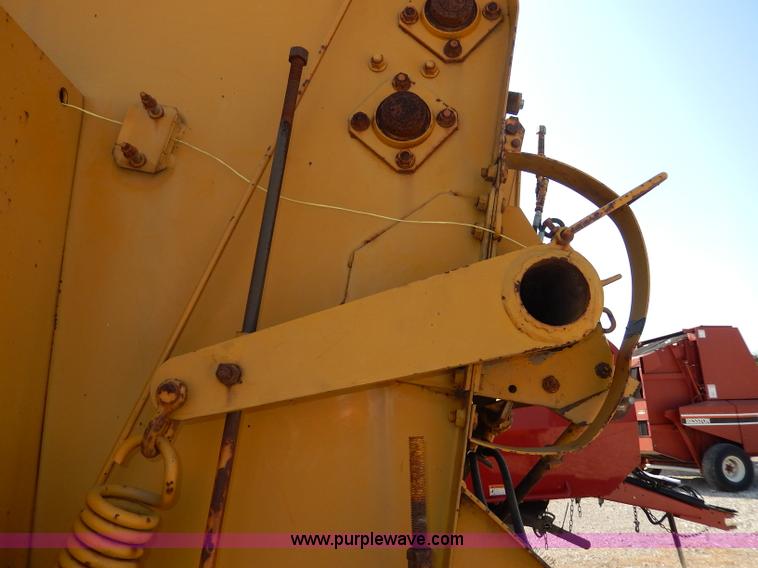 image for item I4363 Vermeer 605F round baler