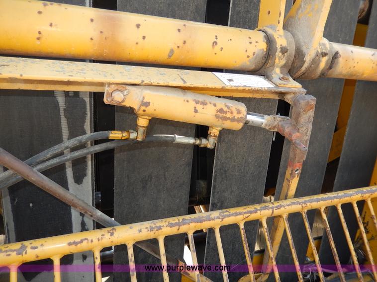 image for item I4363 Vermeer 605F round baler