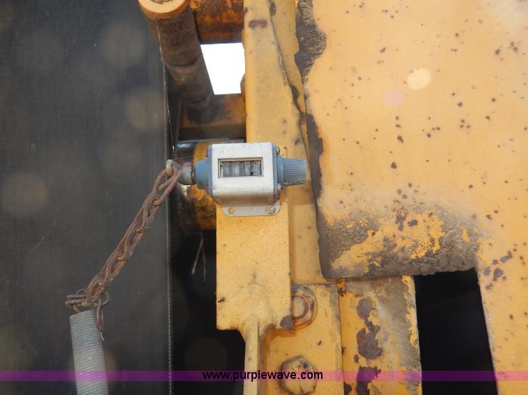 image for item I4363 Vermeer 605F round baler