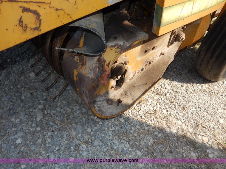 image for item I4363 Vermeer 605F round baler