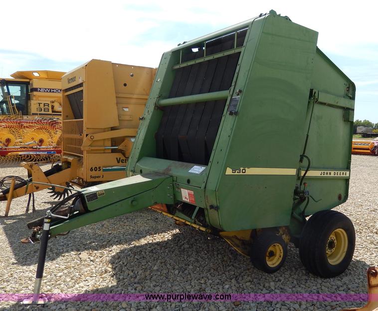 image for item I4368 John Deere 530 round baler