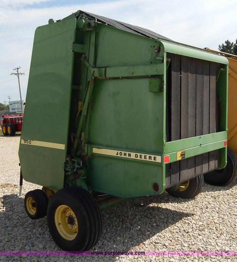 image for item I4368 John Deere 530 round baler