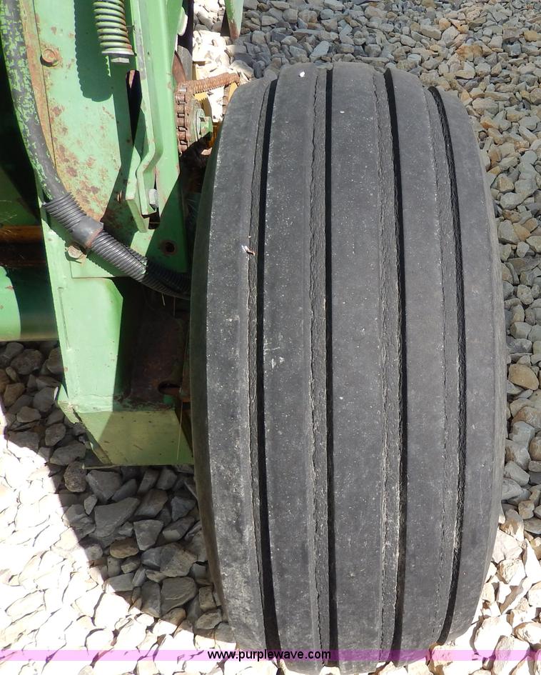 image for item I4368 John Deere 530 round baler